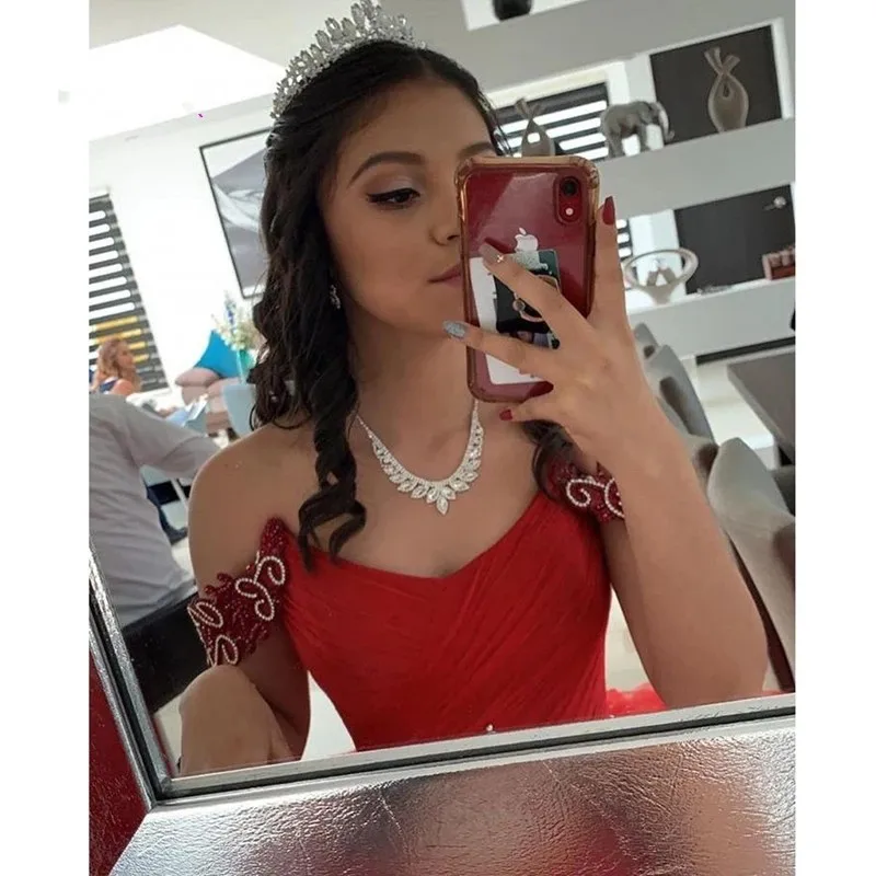 Očarujúce Červené Quinceanera Šaty Vestidos De 15 Anos Princezná Mimo Ramenný Narodeninovej Party Plesové Šaty Prom Sprievod Nosiť Vlastné