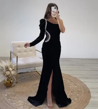 Sexy Bahna Čierne Ženy Večerné Šaty 2023 Jedného Pleca Korálkové Velvet Prom Formálne Celebrity Šaty Arabčina Župan De Soiree