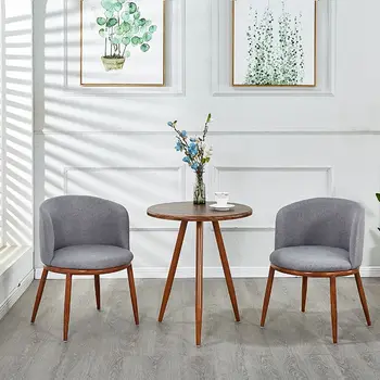 Moderné, jednoduché, bežné masívneho dreva stoličky jedálenské stoličky v reštaurácii