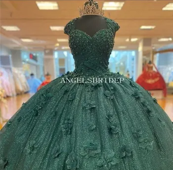 Angelsbridep Smaragdovo Zelená plesové Šaty, 15 Rok Starý Quinceanera Šaty Princezná Tylu 3D Kvety Lištovanie Narodeninovej Party Šaty