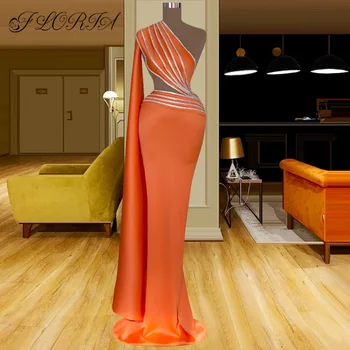 Jeden Ramenný Dizajnér Večerné Šaty 2022 Lesklé Strieborné Korálky Záhybov Sexy Arabské Strany Prom Šaty S Dlhým Rukávom Red Carpet Dress
