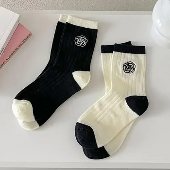 Jednofarebné Čierne Biele Ponožky Japonskej Módy Kvetinové Výšivky Zrastov Dlhé Ponožky Ženy Kórejský Harajuku Štýl Vintage Posádky Ponožky